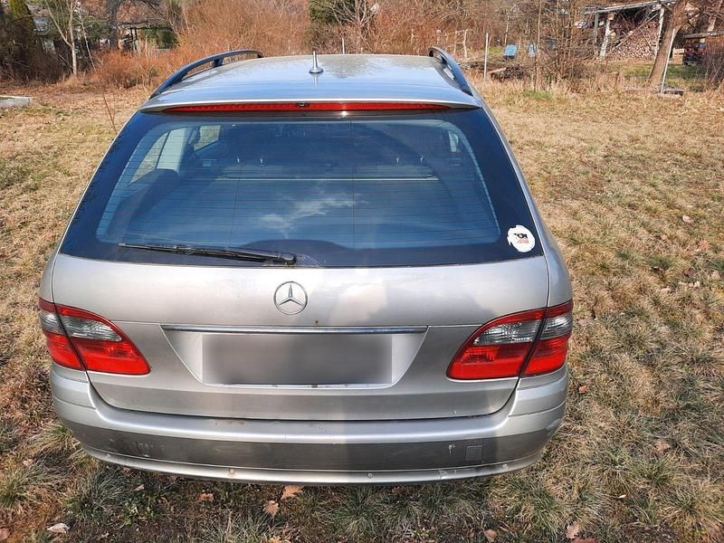 Gebraucht Mercedes E220 Avantgarde 170 PS (125 kW) 2007 Andere farben Kombi