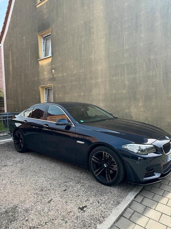Second-hand BMW 520 190 CP (139 kW) 2014 Albastru Berlinǎ