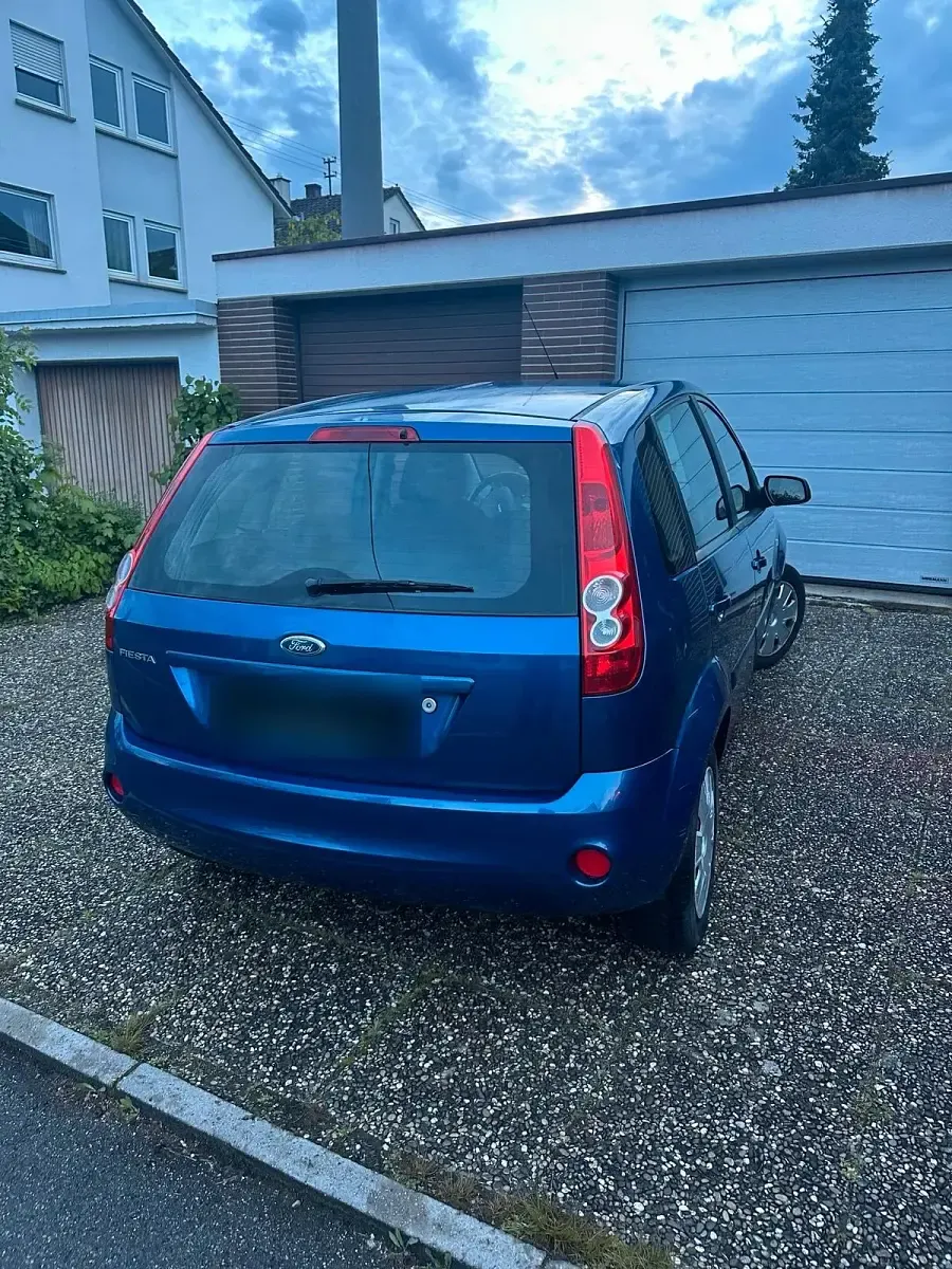 Gebraucht Ford Fiesta 101 PS (74 kW) 2007 Blau Kleinwagen