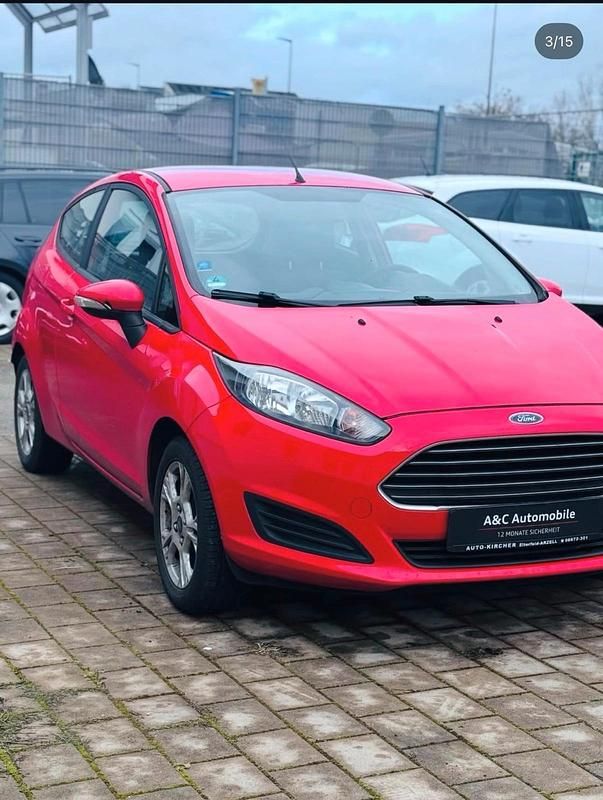 Gebraucht Ford Fiesta 80 PS (58 kW) 2014 Rot Kleinwagen