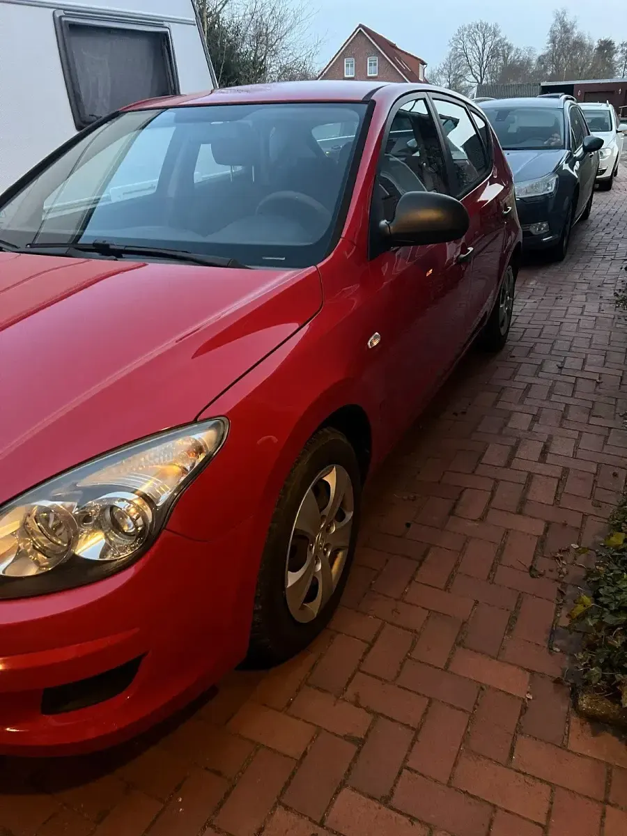Gebraucht Hyundai i30 Classic 109 PS (80 kW) 2010 Rot Kleinwagen