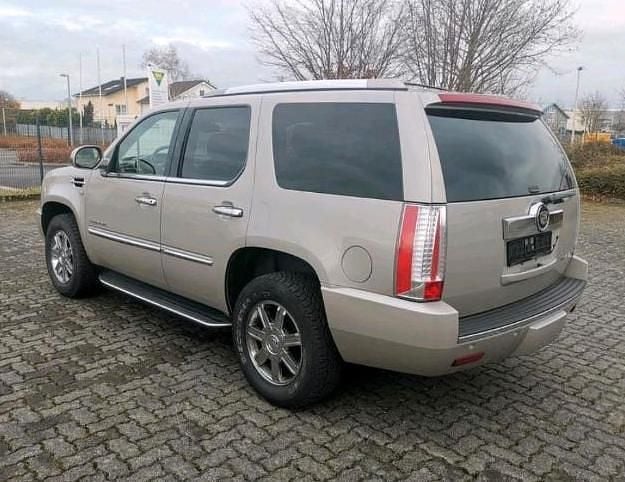 Gebraucht Cadillac Escalade 409 PS (300 kW) 2010 Grau SUV