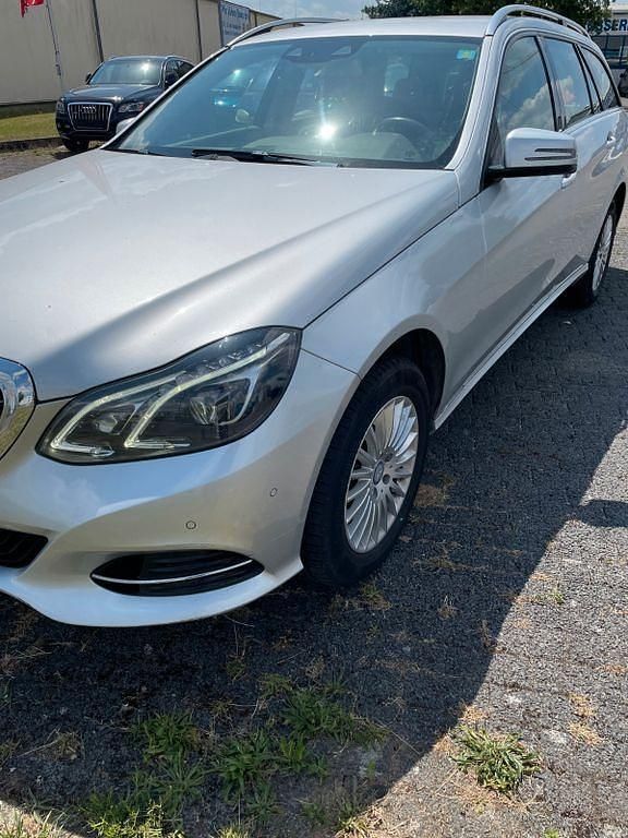Silber Gebraucht 2014 Mercedes E250 Kombi | 8.990 € (Fairer Preis) - Bild 1/4