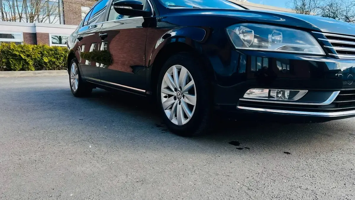Gebraucht VW Passat 105 PS (77 kW) 2011 Schwarz Limousine