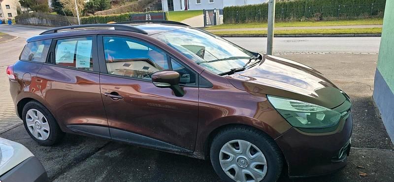 Braun Gebraucht 2013 Renault Clio GrandTour Kombi | 4.949 € - Bild 1/4