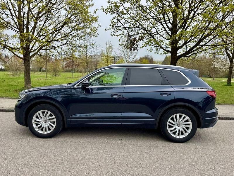 Gebraucht VW Touareg 286 PS (210 kW) 2023 Blau SUV