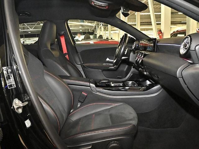 Schwarz / kosmosschwarz (metallic) Gebraucht 2022 Mercedes A35 AMG AMG Coupé | 36.770 € (Guter Preis) - Bild 1/4