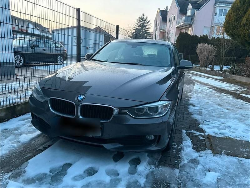 Braun Gebraucht 2014 BMW 320 Comfort Edition Limousine | 10.250 € (Superpreis) - Bild 1/4
