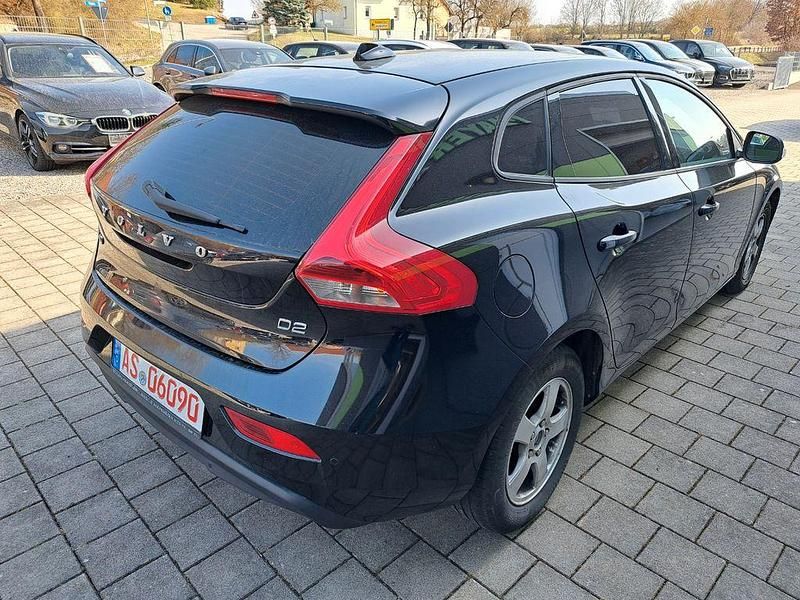 Gebraucht Volvo V40 Basis 114 PS (83 kW) 2014 Schwarz Limousine