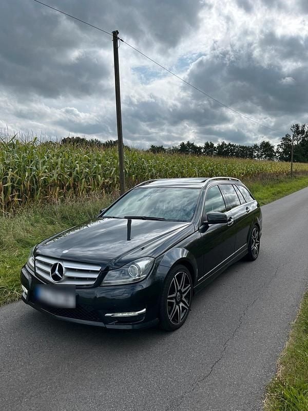 Schwarz Gebraucht 2012 Mercedes C350 Kombi | 11.000 € - Bild 1/4