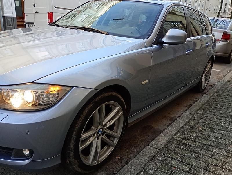 Gebraucht BMW 320 184 PS (135 kW) 2012 Blau Kombi