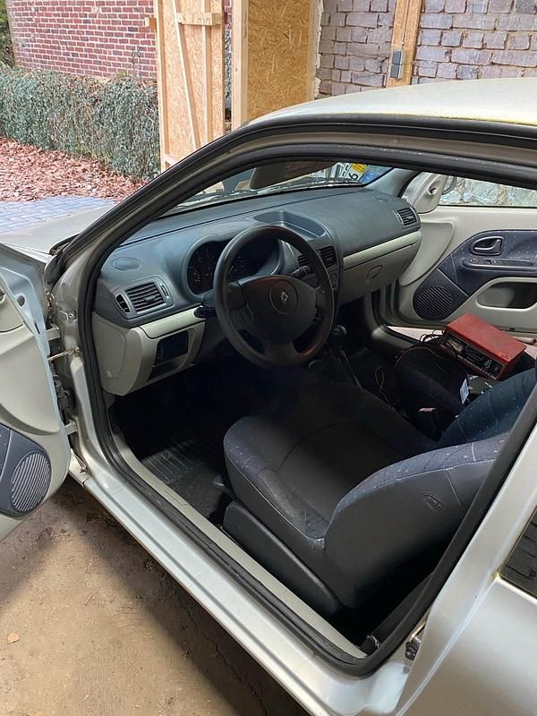 Gebraucht Renault Clio II 55 PS (40 kW) 2004 Kleinwagen