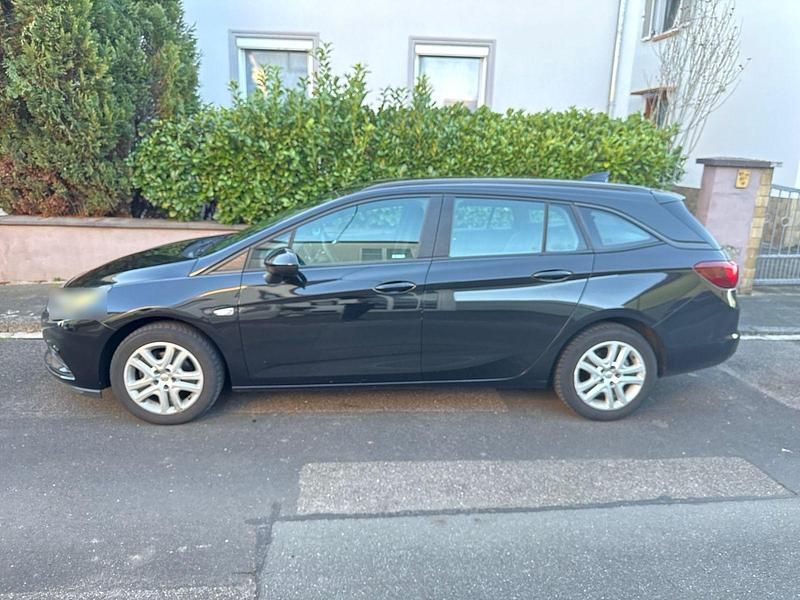 Gebraucht Opel Astra 105 PS (77 kW) 2018 Schwarz Kombi