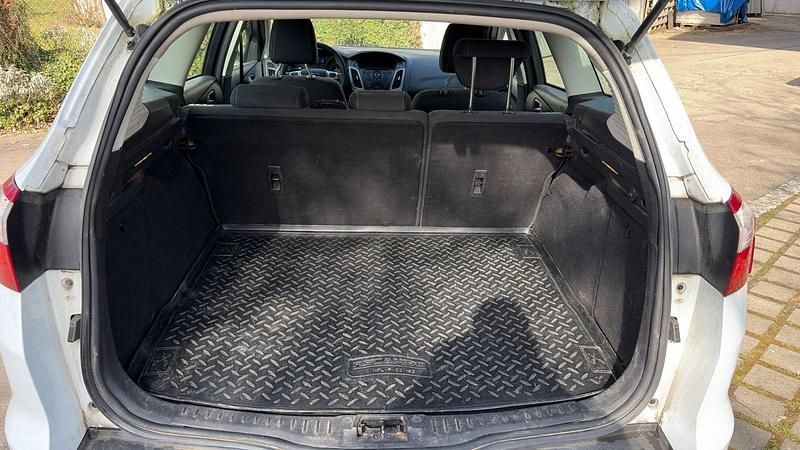 Gebraucht Ford Focus 105 PS (77 kW) 2014 Weiß Kombi