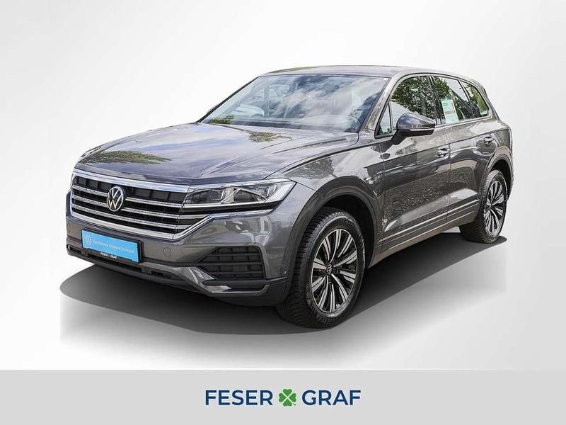 Siliziumgrau metallic Gebraucht 2024 VW Touareg Basis SUV | 53.940 € (Fairer Preis) - Bild 1/2