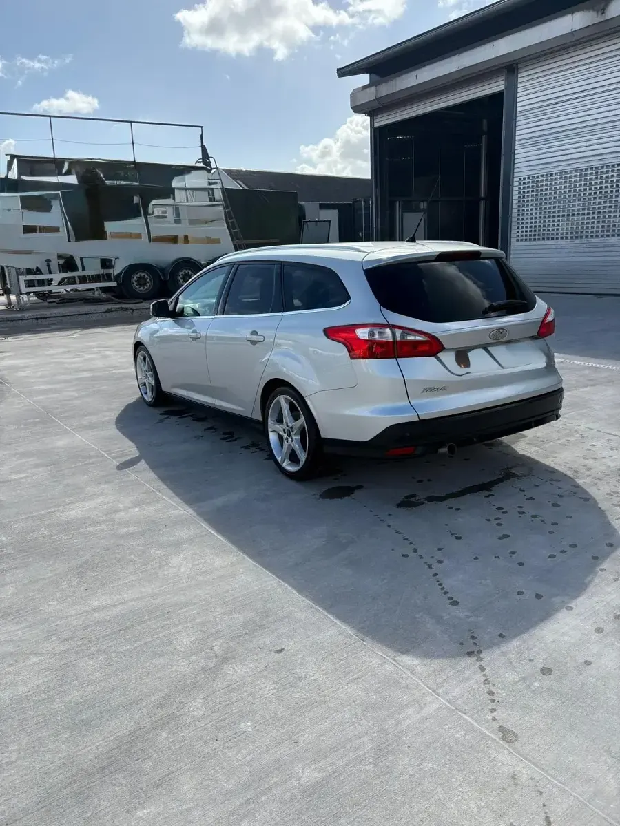 Gebraucht Ford Focus 95 PS (69 kW) 2012 Silber Kombi