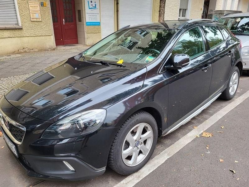 Schwarz Gebraucht 2014 Volvo V40 CC Momentum Kombi | 8.250 € (Superpreis) - Bild 1/2