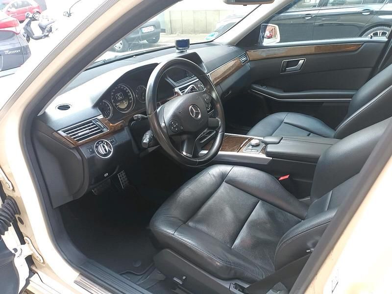 Beige Gebraucht 2011 Mercedes E200 Limousine | 5.600 € (Superpreis) - Bild 1/4