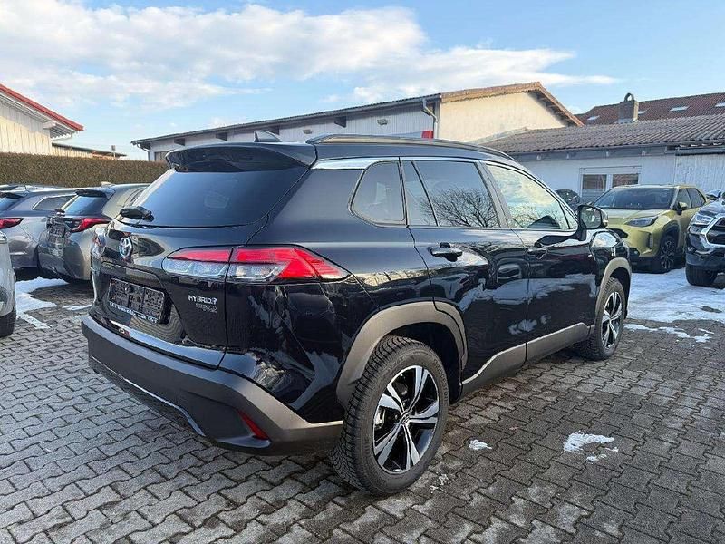 Gebraucht Toyota Corolla Cross Basis 140 PS (102 kW) 2023 Tiefschwarz mica metallic SUV