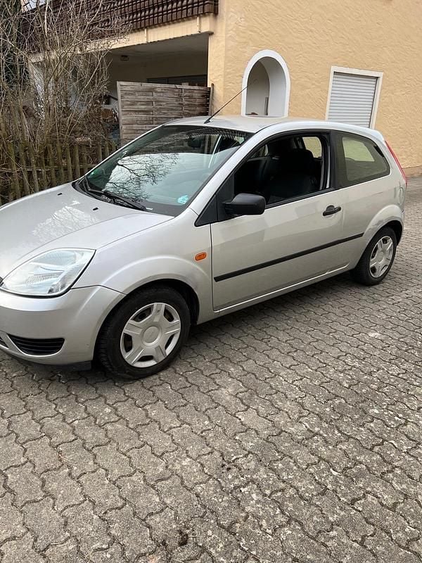 Gebraucht Ford Fiesta 60 PS (44 kW) 2004 Grau Kleinwagen