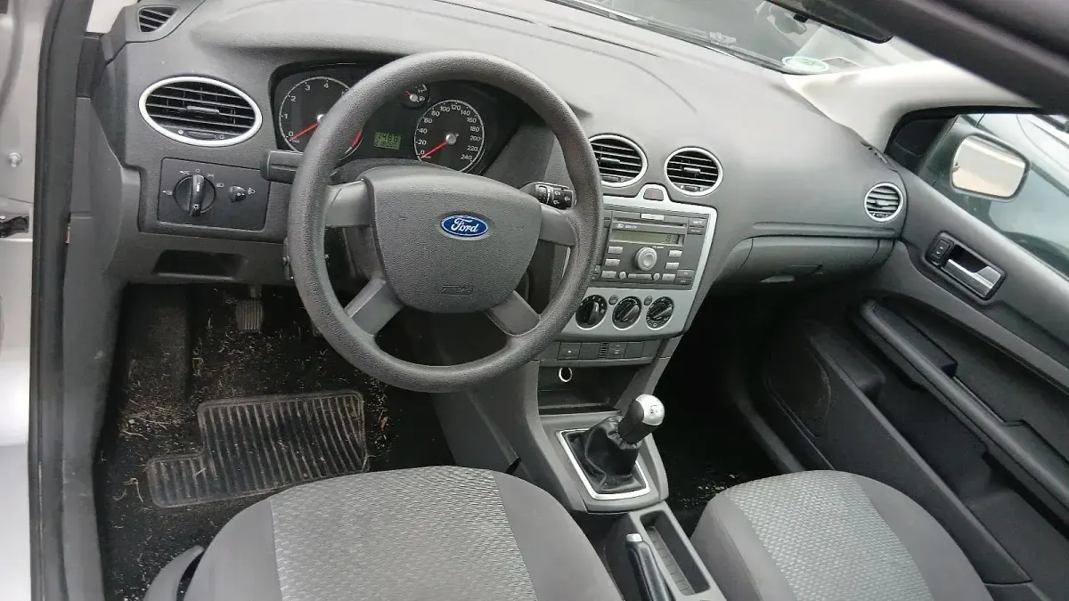 Gebraucht Ford Focus 100 PS (73 kW) 2005 Silber Kleinwagen