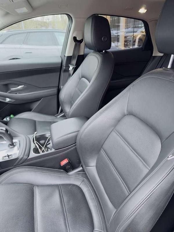 Second-hand Jaguar E-Pace R-Dynamic 204 CP (150 kW) 2022 SUV
