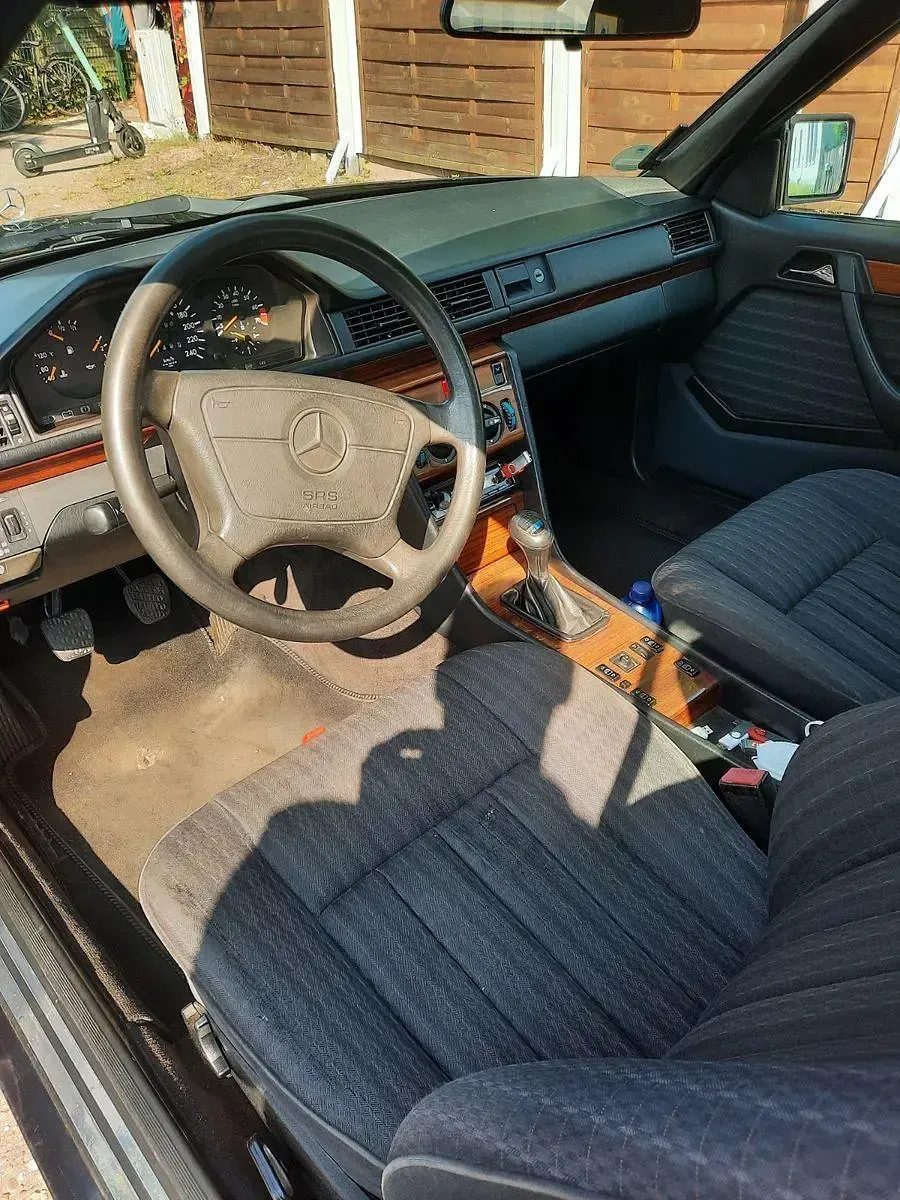 Gebraucht Mercedes E300 Sportline 179 PS (131 kW) 1992 Blau Coupé