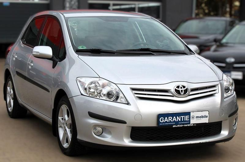 Silber Gebraucht 2012 Toyota Auris Edition Limousine | 10.990 € (Etwas zu teuer) - Bild 1/4