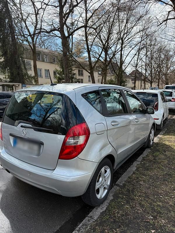 Gebraucht Mercedes A160 95 PS (69 kW) 2011 Silber Kleinwagen