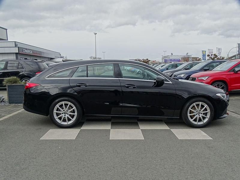 Gebraucht Mercedes CLA180 Shooting Brake 136 PS (100 kW) 2020 Schwarz Kombi