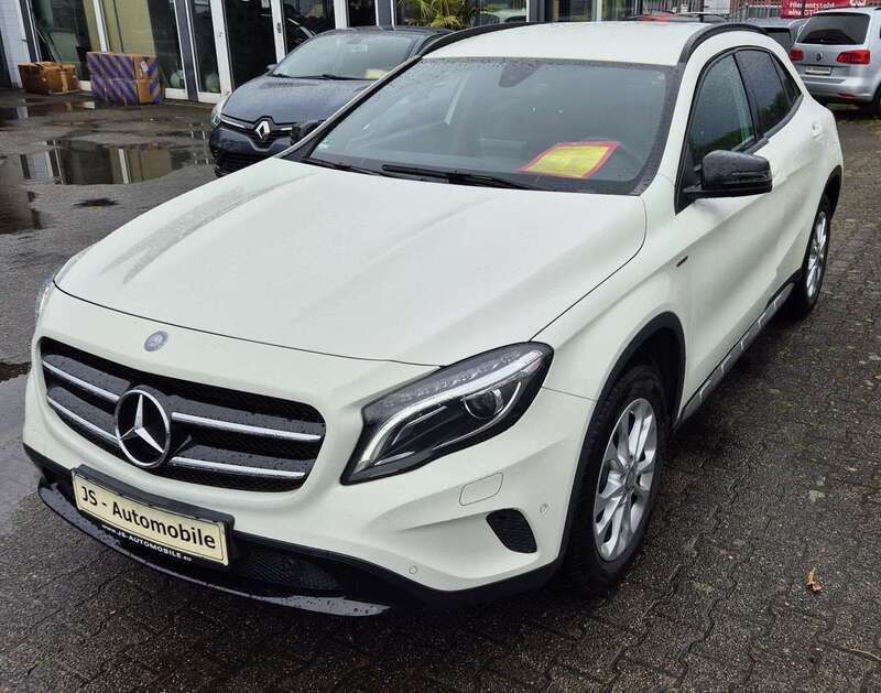 Calcitweiss unilack Gebraucht 2016 Mercedes GLA180 SUV | 18.500 € (Fairer Preis) - Bild 1/4