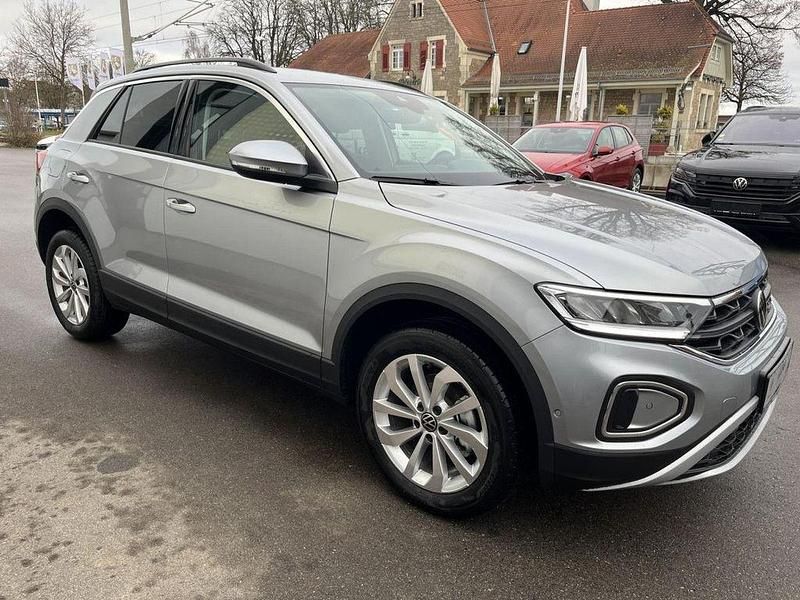 Neu VW T-Roc Life 150 PS (110 kW) 2025 Indiumgrau metallic SUV