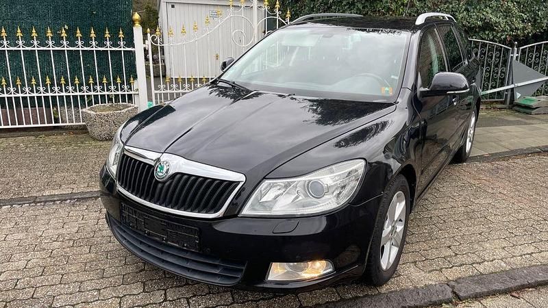 Schwarz Gebraucht 2011 Skoda Octavia Elegance Kombi | 1.750 € (Guter Preis) - Bild 1/4