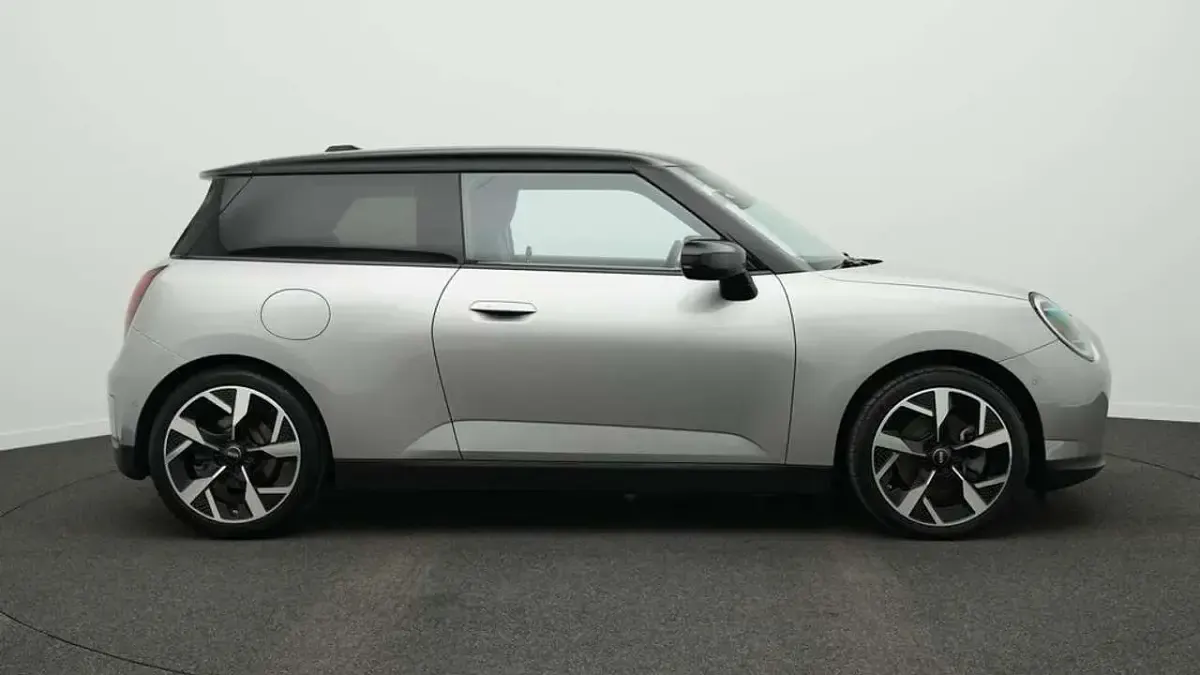 Gebraucht Mini Cooper Favoured 135 kW (184 PS) 2024 Grau Kleinwagen