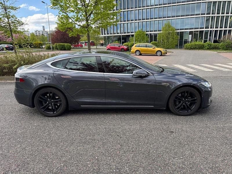 Second-hand Tesla Model S 244 kW (332 CP) 2015 Gri Hatchback