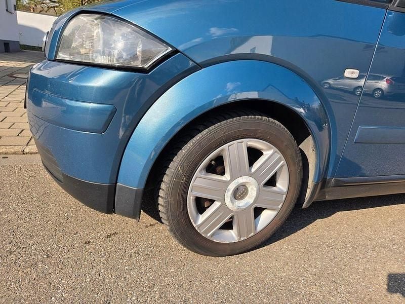 Usado Audi A2 Design 75 HP (55 kW) 2002 Azul Citadino