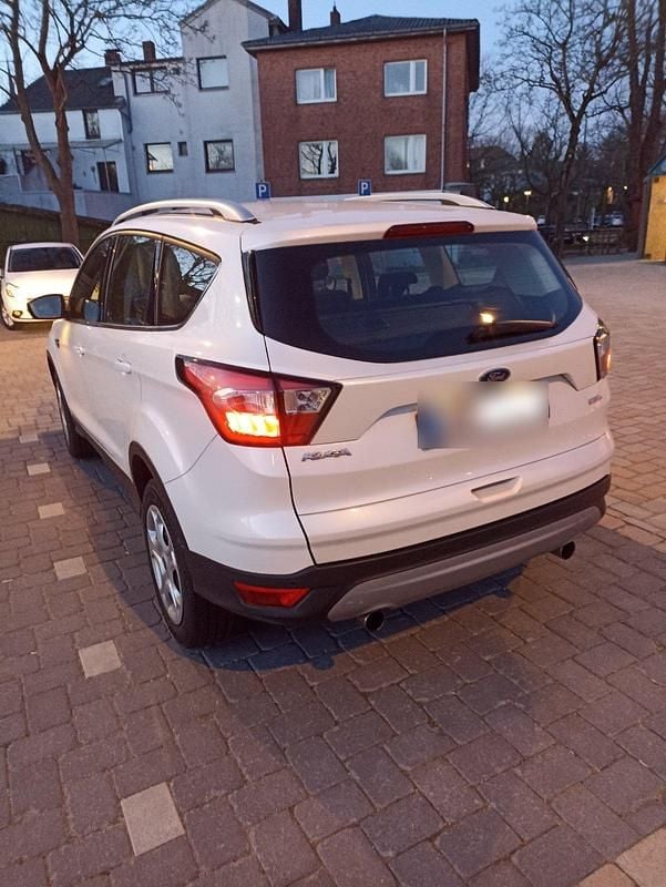 Gebraucht Ford Kuga Cool & Connect 150 PS (110 kW) 2017 Weiß SUV