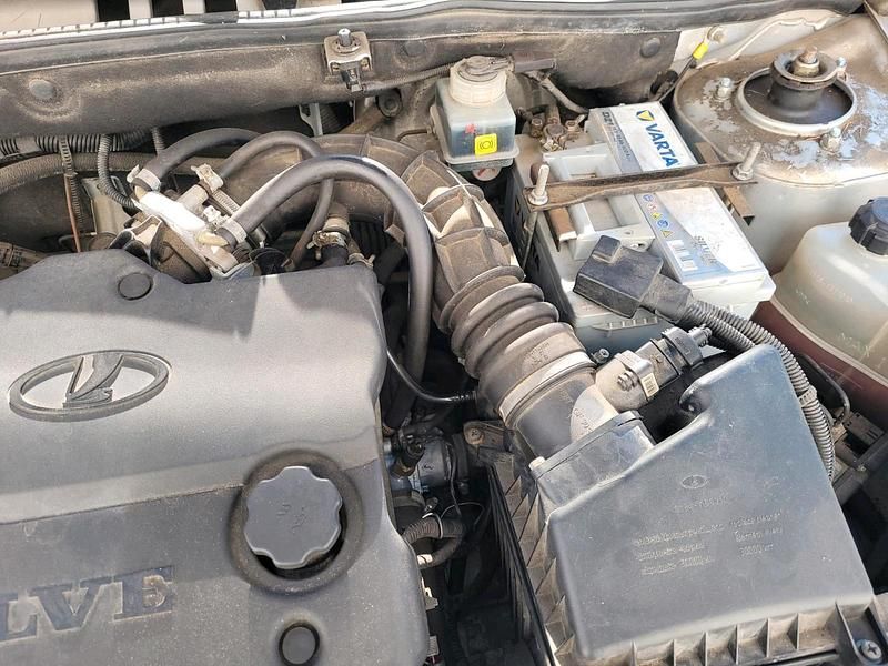 Gebraucht Lada Kalina 90 PS (66 kW) 2009 Silber Kleinwagen