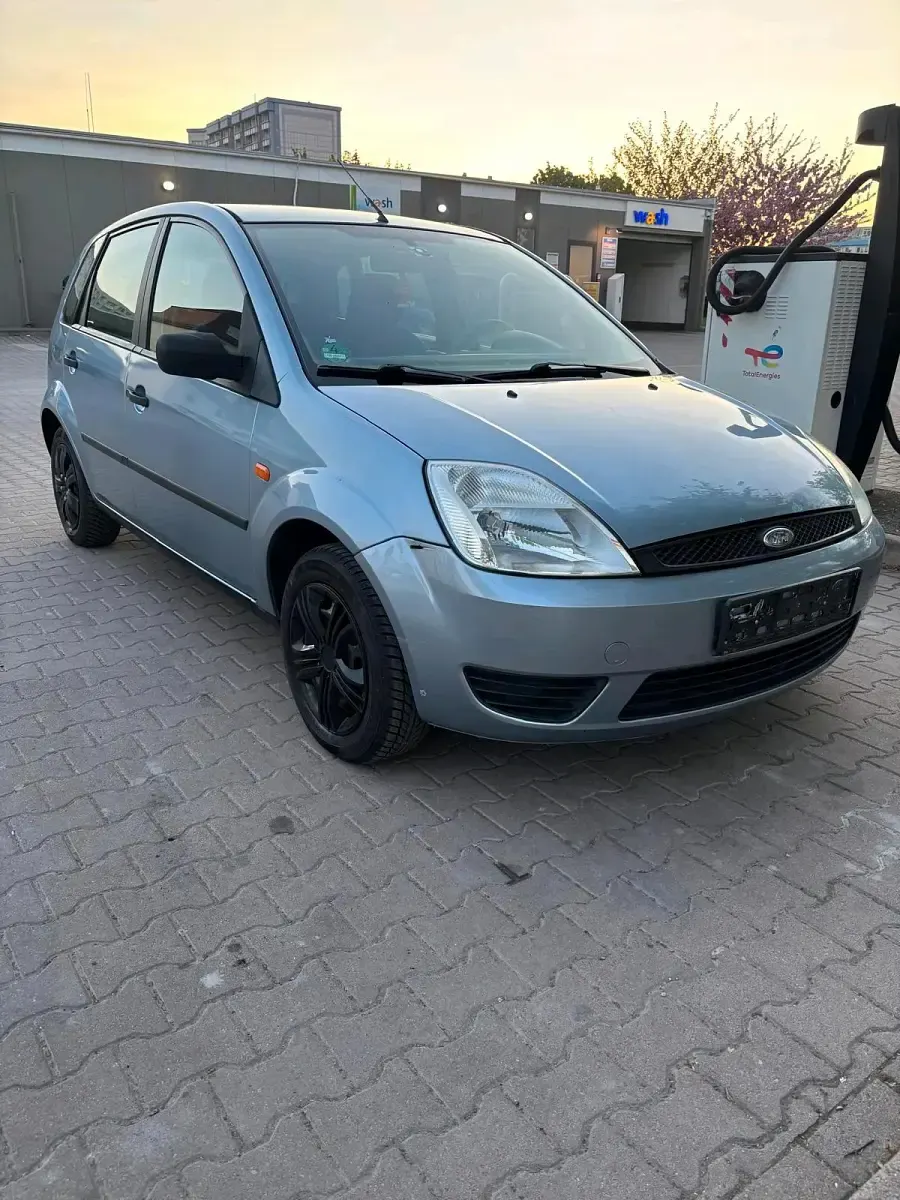 Usata Ford Fiesta 60 CV (44 kW) 2005 Blu Utilitaria