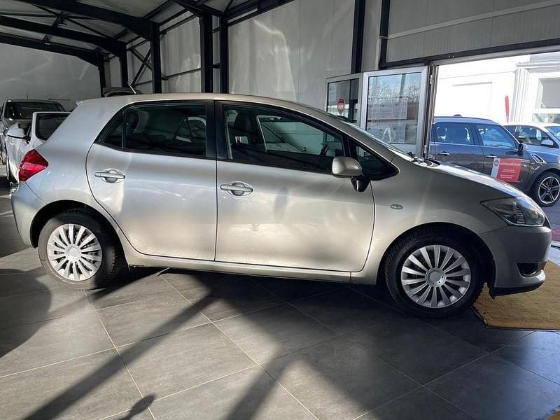 Gebraucht Toyota Auris Sol 124 PS (91 kW) 2008 Silber Kleinwagen
