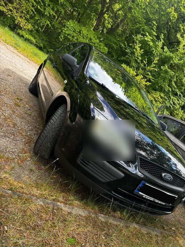 Schwarz Gebraucht 2006 Ford Focus Kombi | 1.000 € (Guter Preis) - Bild 1/4
