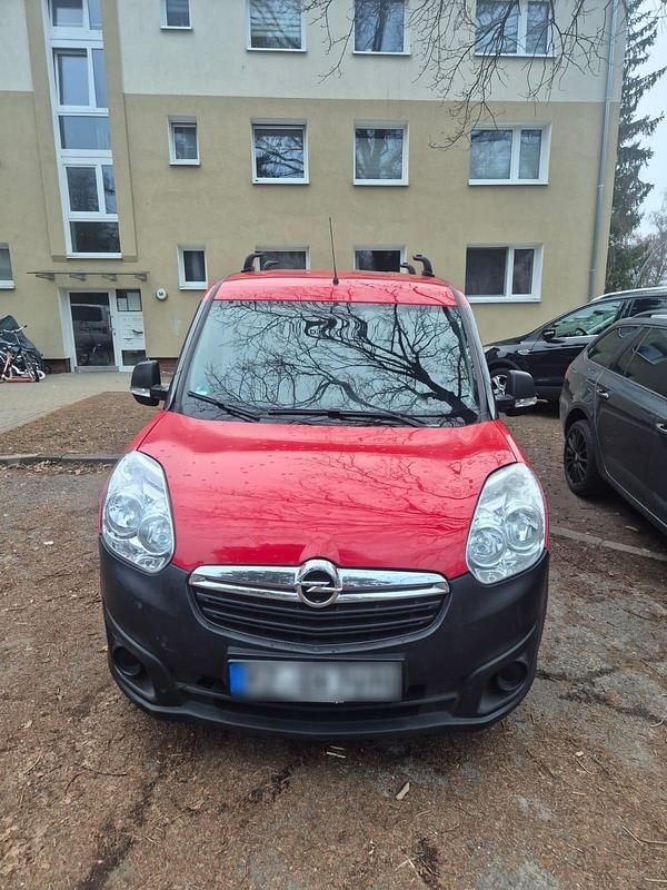 Second-hand Opel Combo 90 CP (66 kW) 2016 Roșu Monovolum