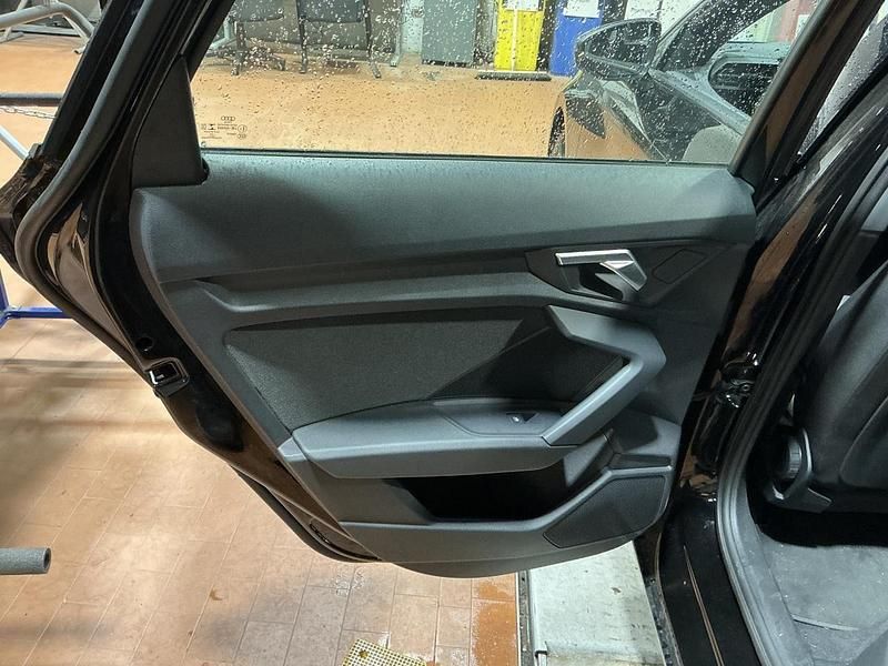 Gebraucht Audi A3 Basis 150 PS (110 kW) 2022 Schwarz Limousine