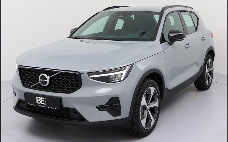 Neu Volvo XC40 Plus 163 PS (119 kW) 2025 Grau SUV