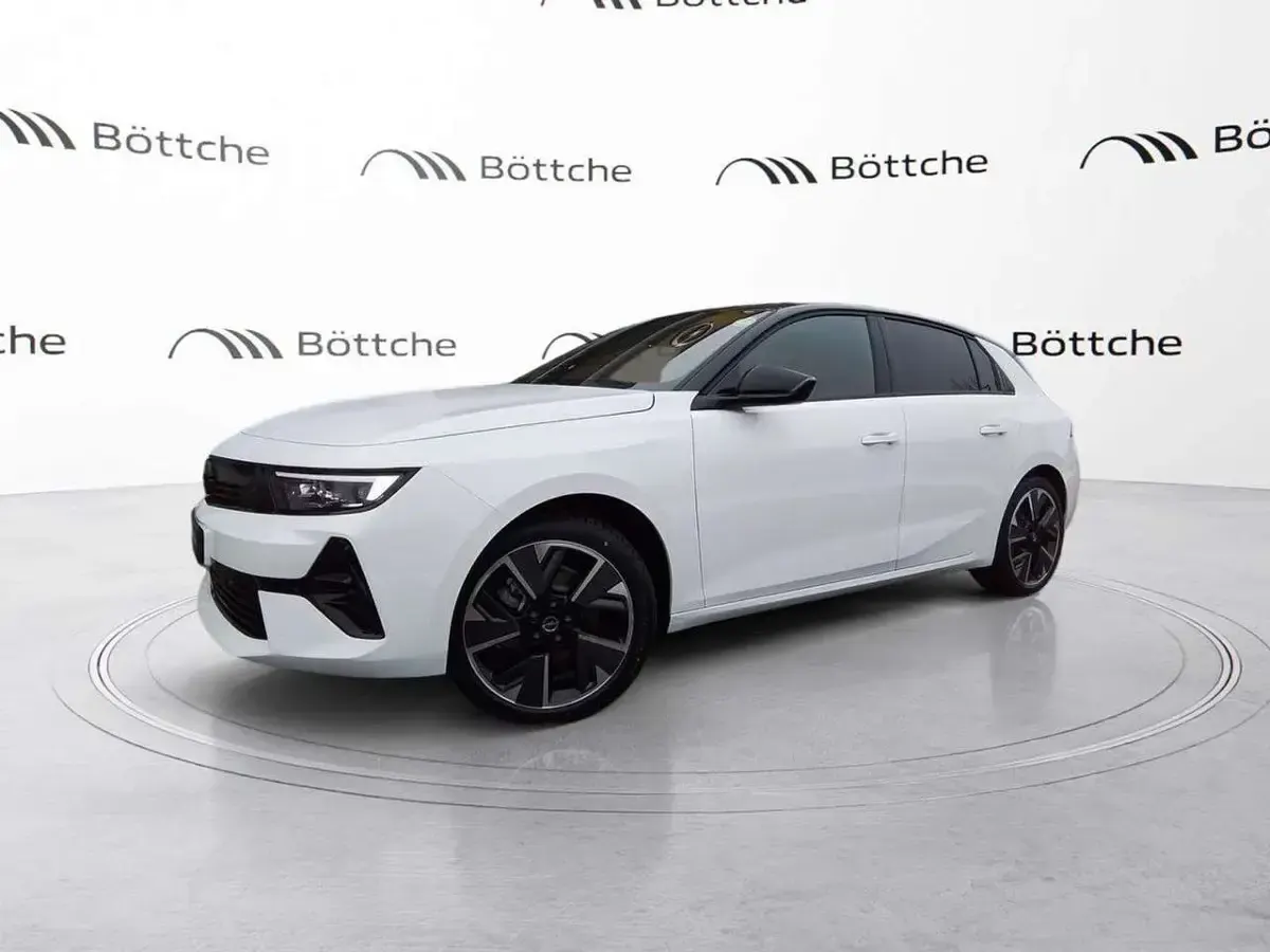 Neu Opel Astra 114 kW (156 PS) 2026 Lack weiss banquise/typ aussen Limousine