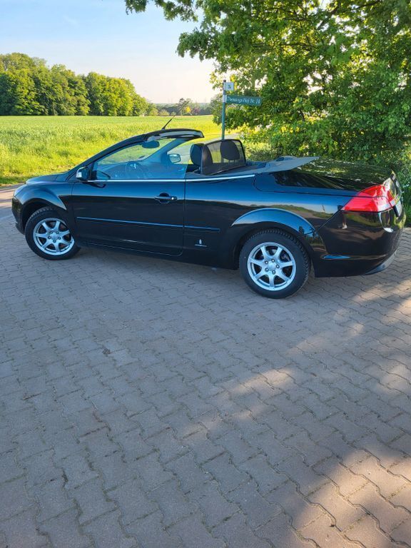 Schwarz Gebraucht 2009 Ford Focus Cabriolet Trend Cabrio | 3.700 € (Guter Preis) - Bild 1/4