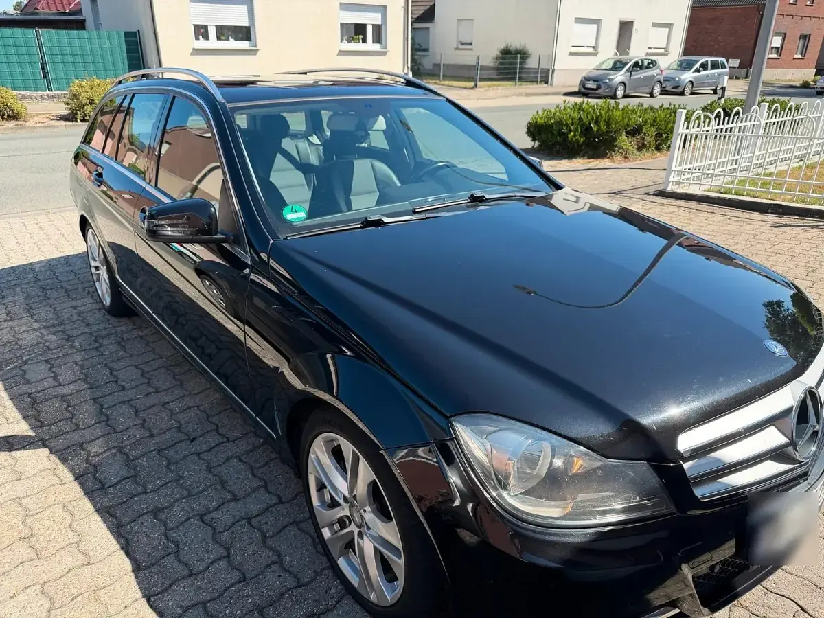 Gebraucht Mercedes C180 156 PS (114 kW) 2013 Schwarz Kombi
