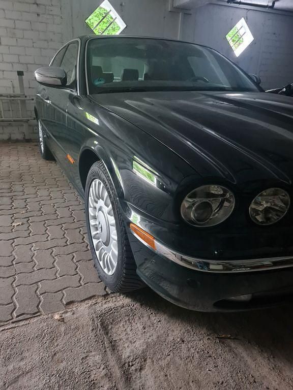 Grün Gebraucht 2006 Jaguar XJR Limousine | 6.999 € - Bild 1/4