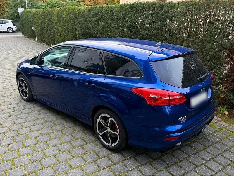 Second-hand Ford Focus ST-Line 150 CP (110 kW) 2017 Albastru Break