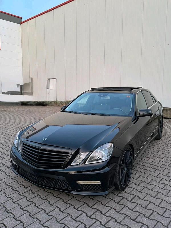 Schwarz Gebraucht 2012 Mercedes E350 Limousine | 13.999 € (Fairer Preis) - Bild 1/4